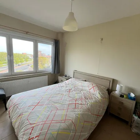 Apartment Cozy 2-bedroom Within Walking Distance Of The T62