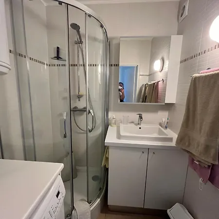 Cozy 2-bedroom Within Walking Distance Of The T62 Ostende